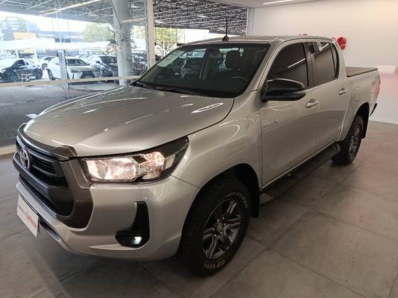 TOYOTA HILUX 2.8 D-4D TURBO DIESEL CD SR 4X4 AUTOMÁTICO TOYOTA HILUX 2.8 D-4D TURBO DIESEL CD SR 4X4 AUTOMÁTICO
